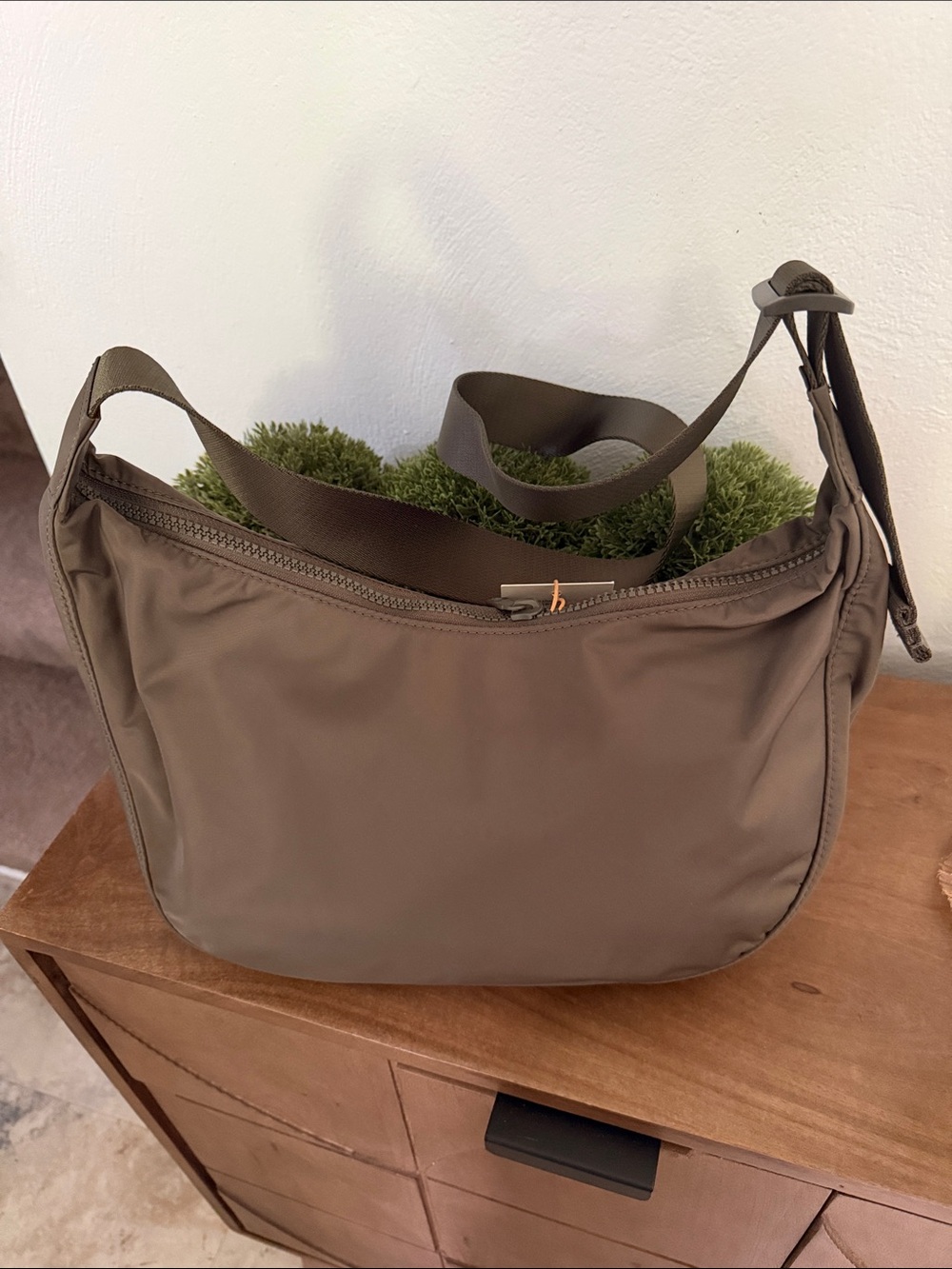 Quince Crescent Shoulder Bag in Ash Gray - Picture 4 of 4
